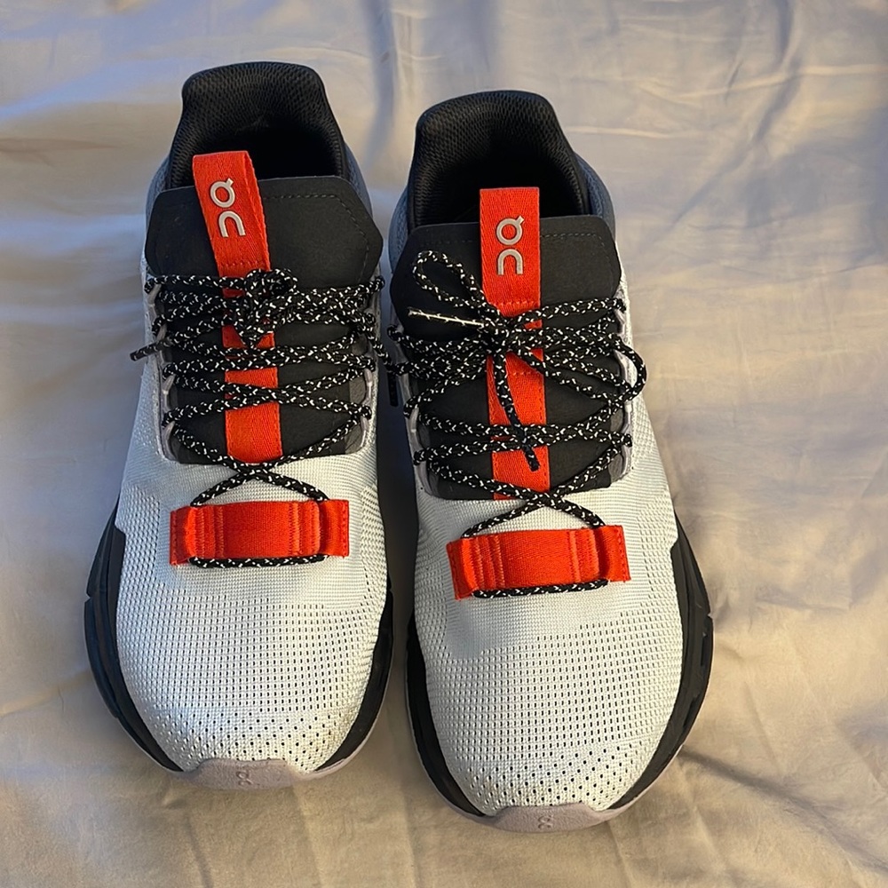 Womens cloud novas size 7.5